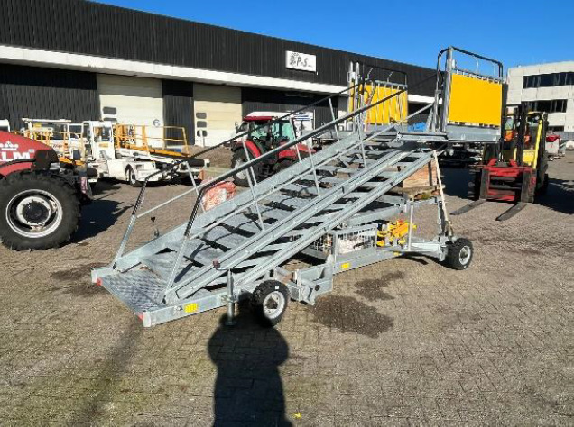 Maintenance Stairs SPS OT-14 - Utaslépcső: 4 kép. Maintenance Stairs SPS OT-14 - Utaslépcső: 4 kép.