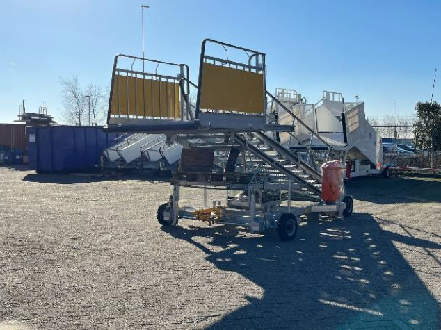 Maintenance Stairs SPS OT-14 - Utaslépcső: 3 kép. Maintenance Stairs SPS OT-14 - Utaslépcső: 3 kép.