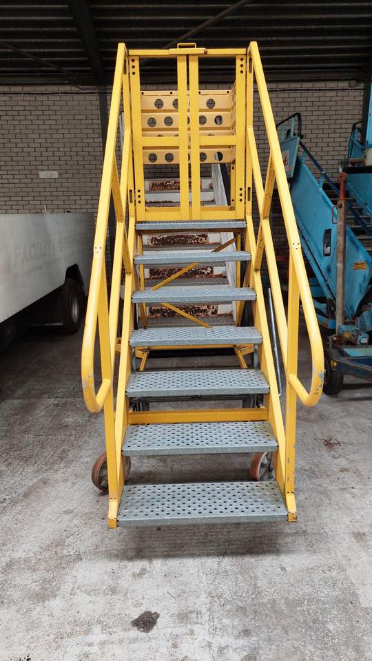 Maintenance Stairs SPS OT-7 - Utaslépcső: 3 kép. Maintenance Stairs SPS OT-7 - Utaslépcső: 3 kép.