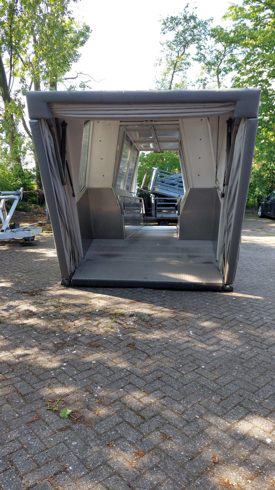 Passenger Stair SPS PTC-15 - Utaslépcső: 2 kép. Passenger Stair SPS PTC-15 - Utaslépcső: 2 kép.