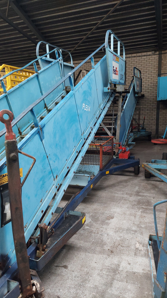 Passenger Stairs SACO 2-2.80 - Utaslépcső: 4 kép. Passenger Stairs SACO 2-2.80 - Utaslépcső: 4 kép.