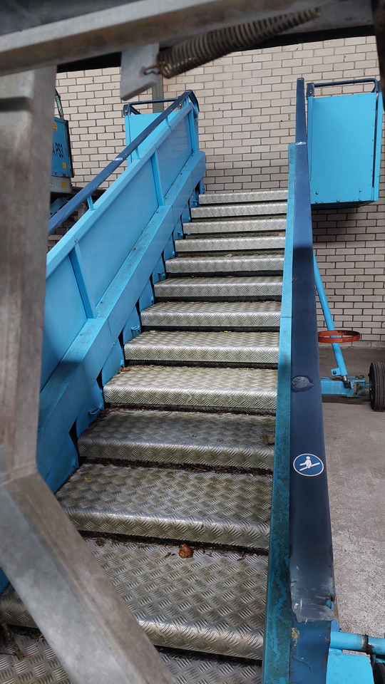 Passenger Stairs SACO 2-2.80 - Utaslépcső: 2 kép. Passenger Stairs SACO 2-2.80 - Utaslépcső: 2 kép.