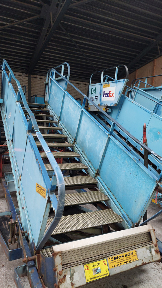 Passenger Stairs SACO 2-2.80 - Utaslépcső: 3 kép. Passenger Stairs SACO 2-2.80 - Utaslépcső: 3 kép.