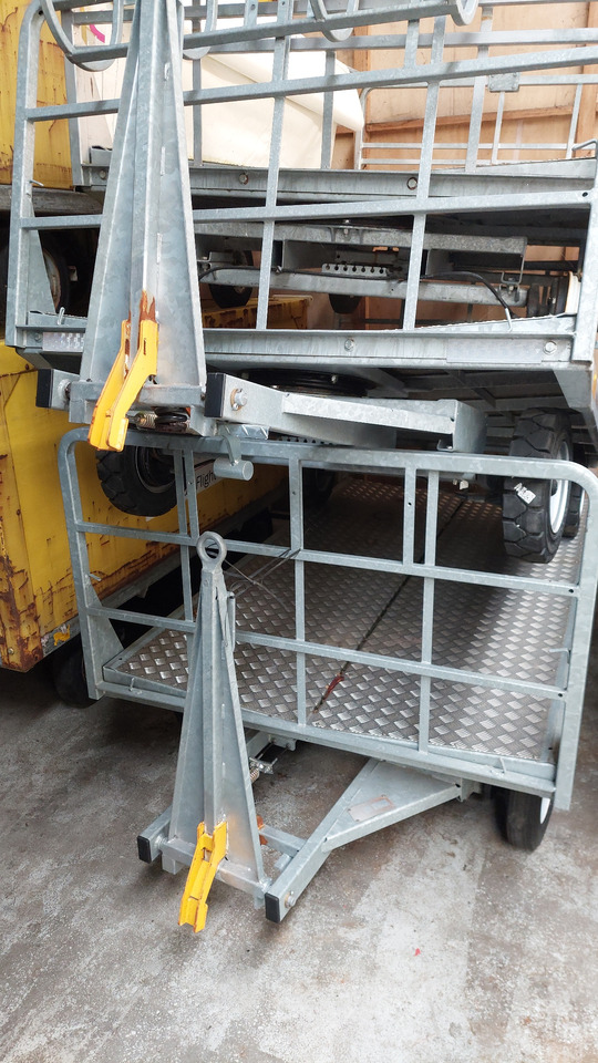 SPS B5 Baggage Cart - Repülőtéri jármű: 1 kép. SPS B5 Baggage Cart - Repülőtéri jármű: 1 kép.