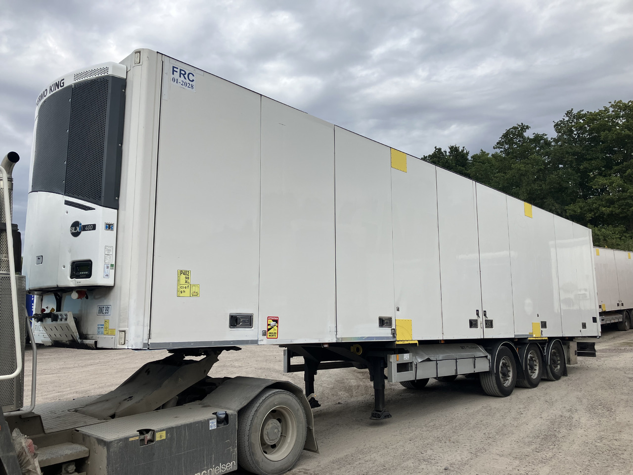 EKERI REEFER OPENSIDE - DOUPLESTOCK - HUCKEPACK - Félpótkocsi hűtős: 1 kép. EKERI REEFER OPENSIDE - DOUPLESTOCK - HUCKEPACK - Félpótkocsi hűtős: 1 kép.