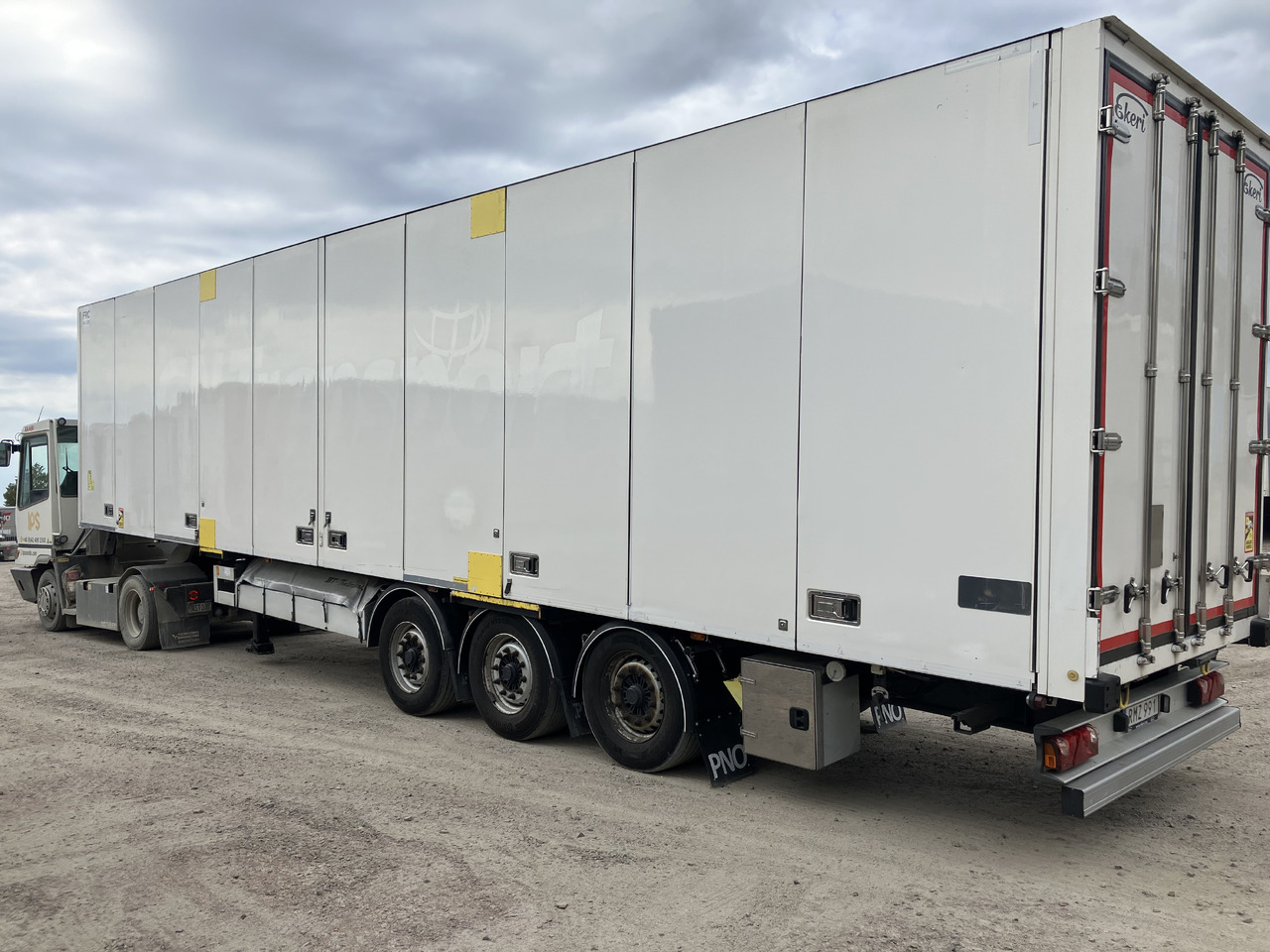 EKERI REEFER OPENSIDE - DOUPLESTOCK - HUCKEPACK - Félpótkocsi hűtős: 3 kép. EKERI REEFER OPENSIDE - DOUPLESTOCK - HUCKEPACK - Félpótkocsi hűtős: 3 kép.
