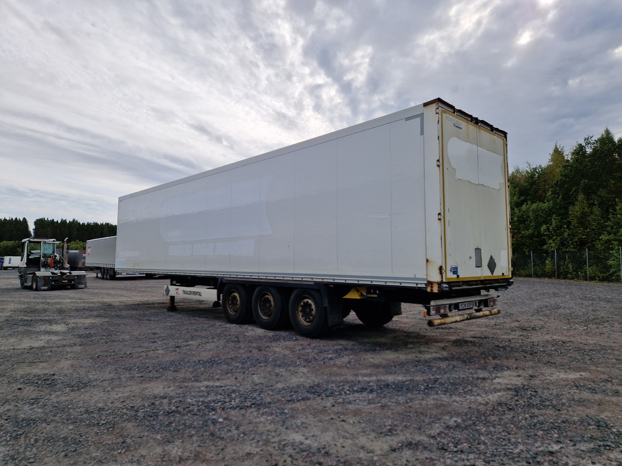 KRONE BOX - DOUBLESTOCK - Félpótkocsi dobozos: 4 kép. KRONE BOX - DOUBLESTOCK - Félpótkocsi dobozos: 4 kép.