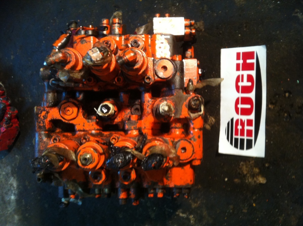 DAEWOO 7 SEKCYJNY + 8F4255C AS.222509 - Hidraulikus szelep - Lánctalpas kotró: 1 kép. DAEWOO 7 SEKCYJNY + 8F4255C AS.222509 - Hidraulikus szelep - Lánctalpas kotró: 1 kép.