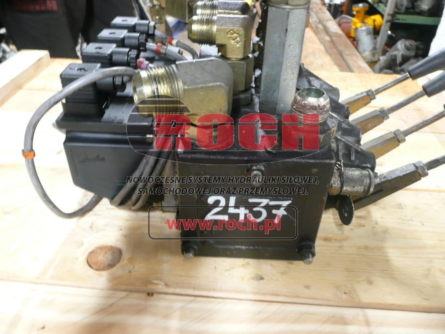 DANFOSS 157Z9571 171F 00470 + 157B4228 24VDC x4 - Hidraulikus szelep: 2 kép. DANFOSS 157Z9571 171F 00470 + 157B4228 24VDC x4 - Hidraulikus szelep: 2 kép.