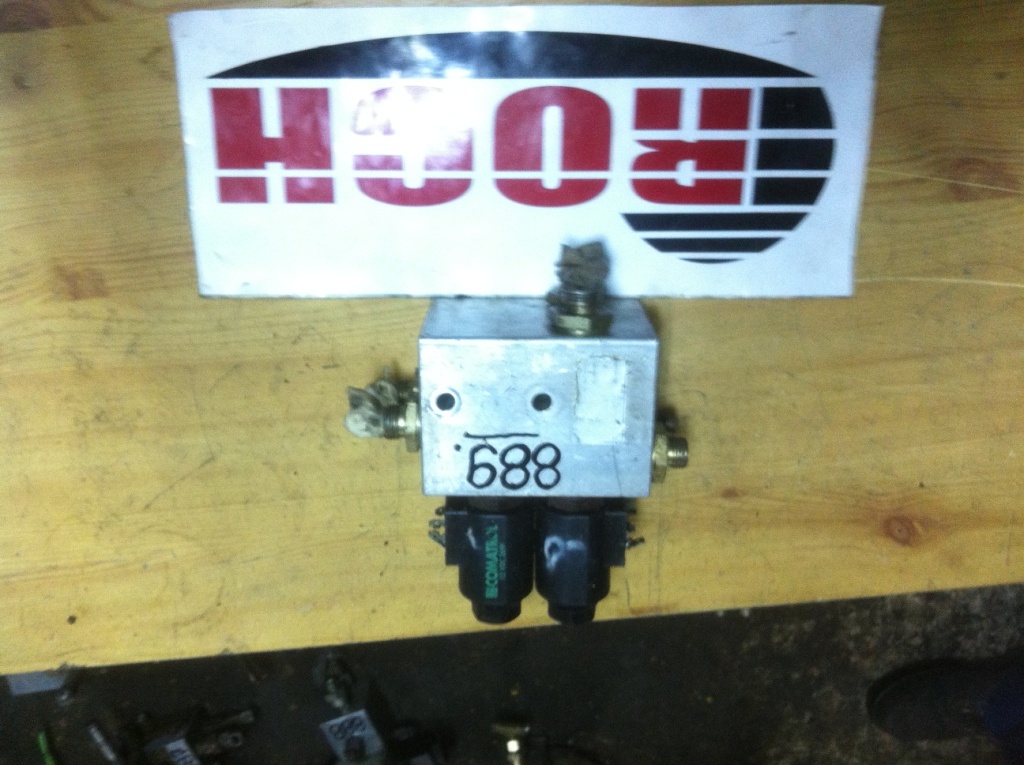 HAMM L09883 01245171 + CEWKI 12VDC 26W - Hidraulikus szelep - Építőipari gépek: 1 kép. HAMM L09883 01245171 + CEWKI 12VDC 26W - Hidraulikus szelep - Építőipari gépek: 1 kép.