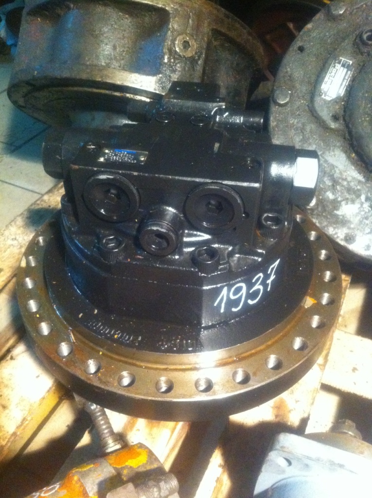 HITACHI 804D-02MSP05100A GM38B-KBLK A10B00292 - Hidraulikus motor - Építőipari gépek: 1 kép. HITACHI 804D-02MSP05100A GM38B-KBLK A10B00292 - Hidraulikus motor - Építőipari gépek: 1 kép.