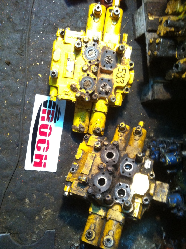 HYDRECO HAMWORTHY V1013DA83VS 6378100 - 2 SEKCYJNY + V1013DA83VS - Hidraulikus szelep - Építőipari gépek: 1 kép. HYDRECO HAMWORTHY V1013DA83VS 6378100 - 2 SEKCYJNY + V1013DA83VS - Hidraulikus szelep - Építőipari gépek: 1 kép.