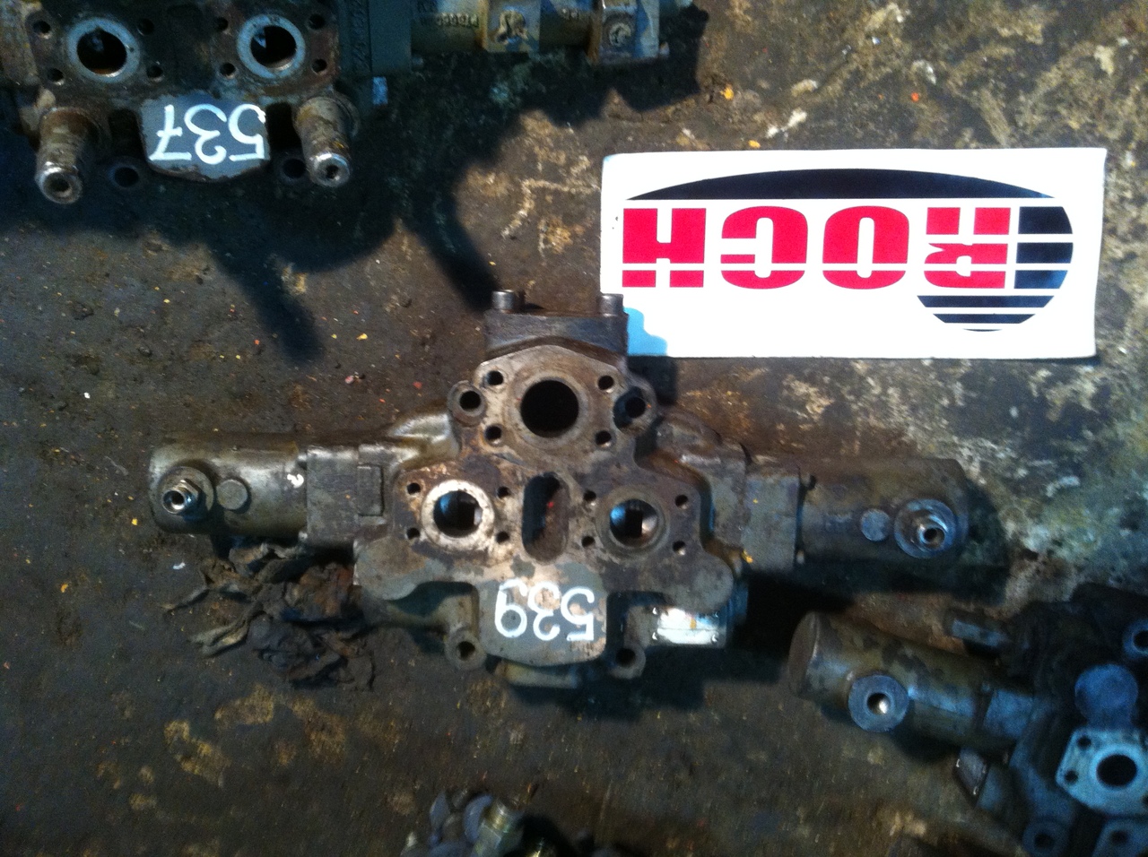 HYDRECO HAMWORTHY V4013D32XS 039006664 8401310001 - 1 SEKCYJNY - Hidraulikus szelep - Építőipari gépek: 1 kép. HYDRECO HAMWORTHY V4013D32XS 039006664 8401310001 - 1 SEKCYJNY - Hidraulikus szelep - Építőipari gépek: 1 kép.
