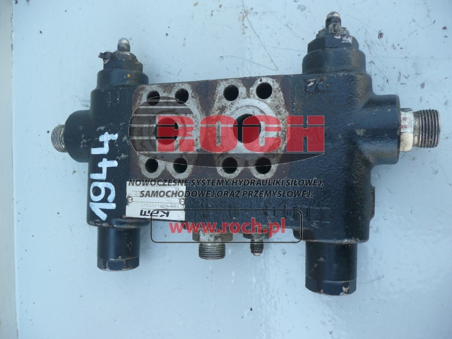 KAWASAKI VBY-167A/1 YN30V00082F2 0681864 - 1 SEKCYJNY - Hidraulikus szelep - Lánctalpas kotró: 1 kép. KAWASAKI VBY-167A/1 YN30V00082F2 0681864 - 1 SEKCYJNY - Hidraulikus szelep - Lánctalpas kotró: 1 kép.