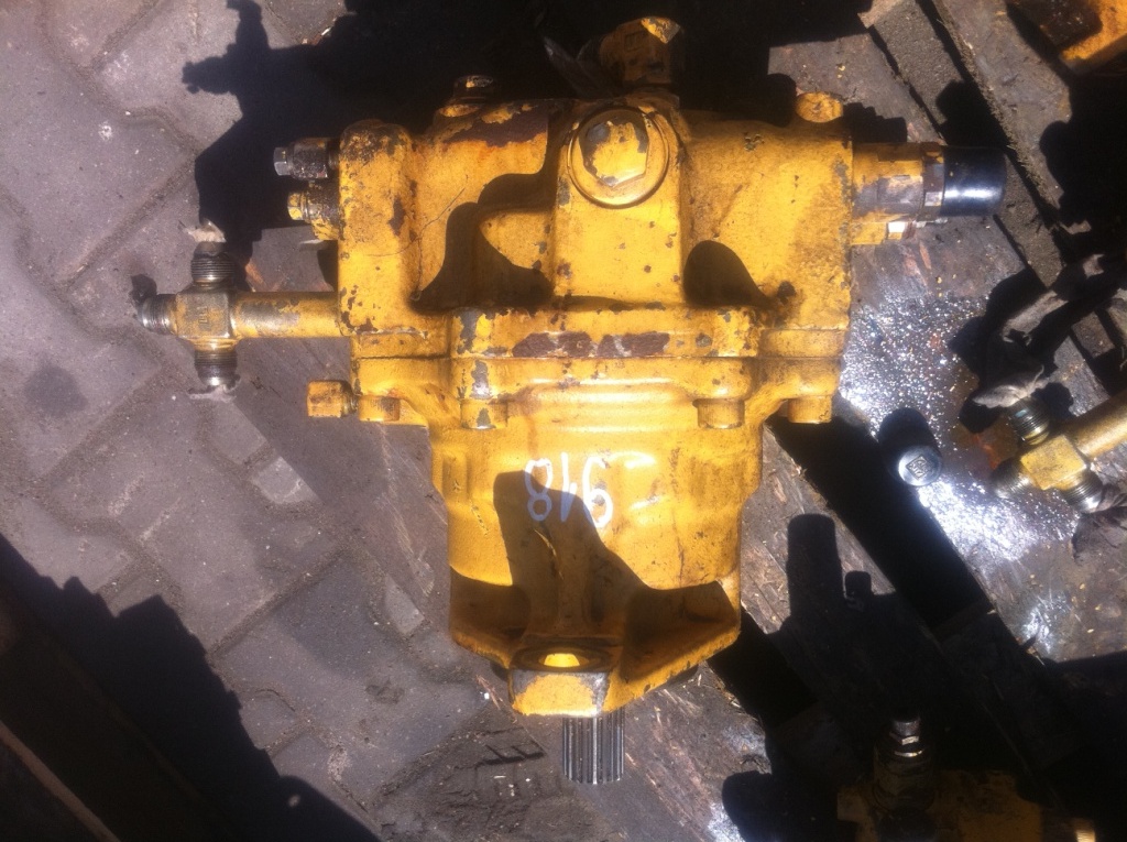 KOMATSU E2154044 7484200 - Hidraulikus motor - Építőipari gépek: 1 kép. KOMATSU E2154044 7484200 - Hidraulikus motor - Építőipari gépek: 1 kép.