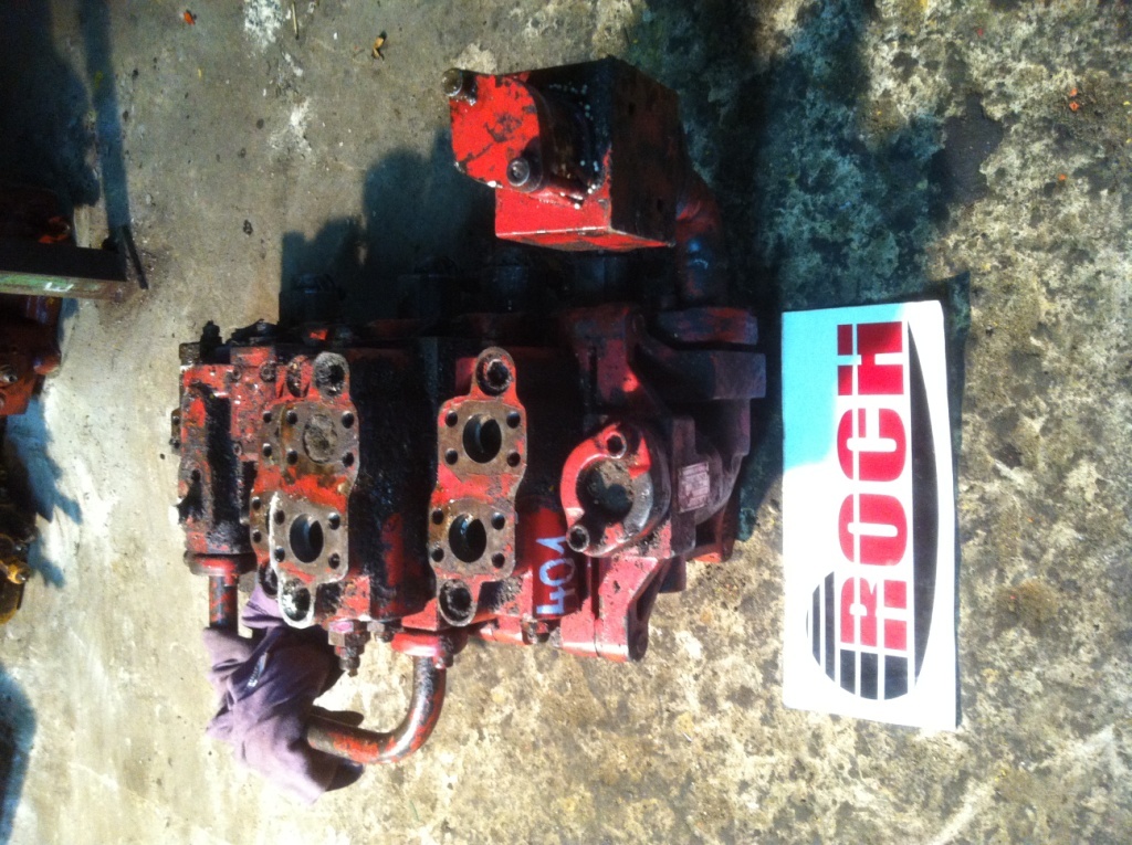 MARREL HYDRO FDG4S260G 767444 3143699 - 4 SEKCYJNY - Hidraulikus szelep - Építőipari gépek: 1 kép. MARREL HYDRO FDG4S260G 767444 3143699 - 4 SEKCYJNY - Hidraulikus szelep - Építőipari gépek: 1 kép.