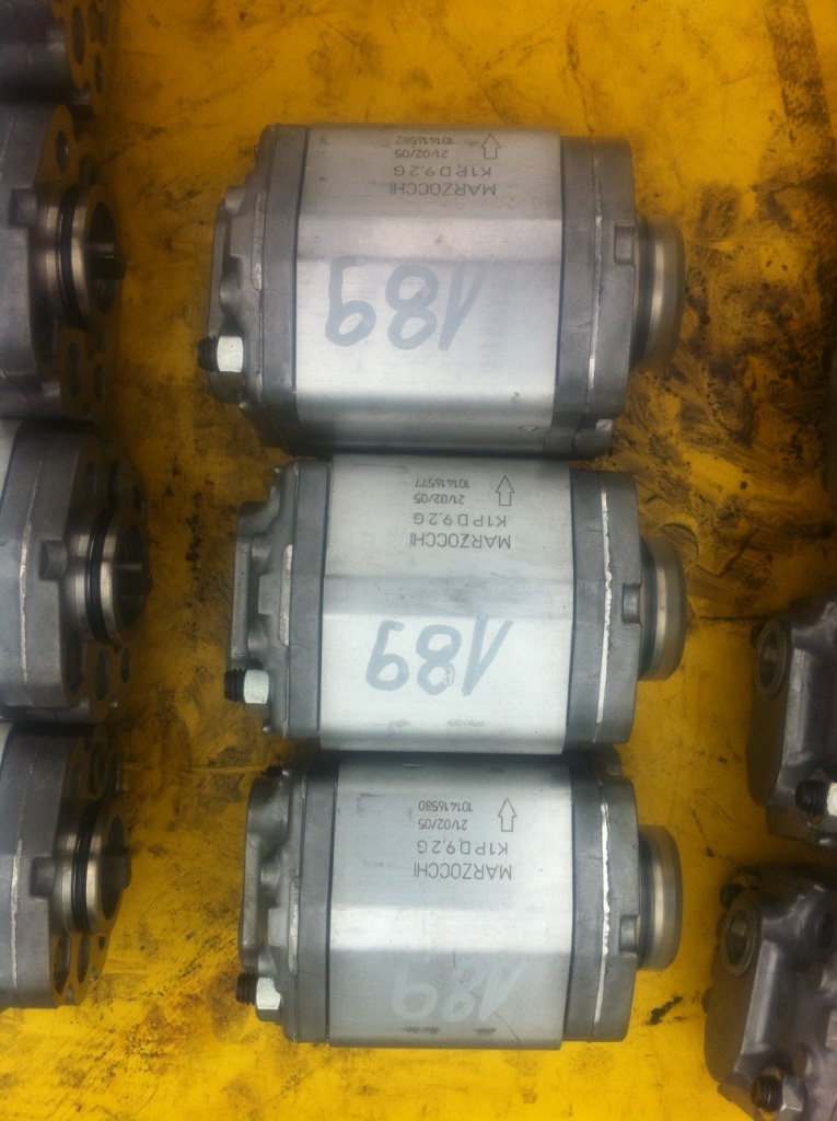 MARZOCCHI K1PD9,2G - Hidraulikus szivattyú - Építőipari gépek: 1 kép. MARZOCCHI K1PD9,2G - Hidraulikus szivattyú - Építőipari gépek: 1 kép.