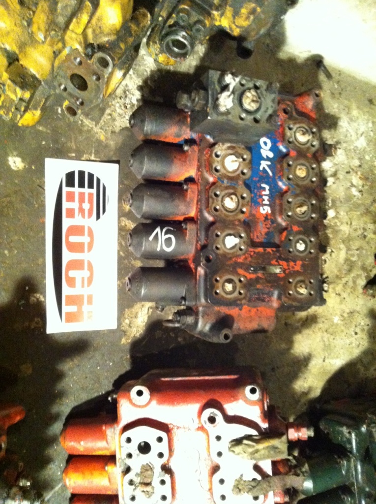 O&K 2241543 - 5 SEKCYJNY - Hidraulikus szelep - Gumikerekes kotró: 1 kép. O&K 2241543 - 5 SEKCYJNY - Hidraulikus szelep - Gumikerekes kotró: 1 kép.