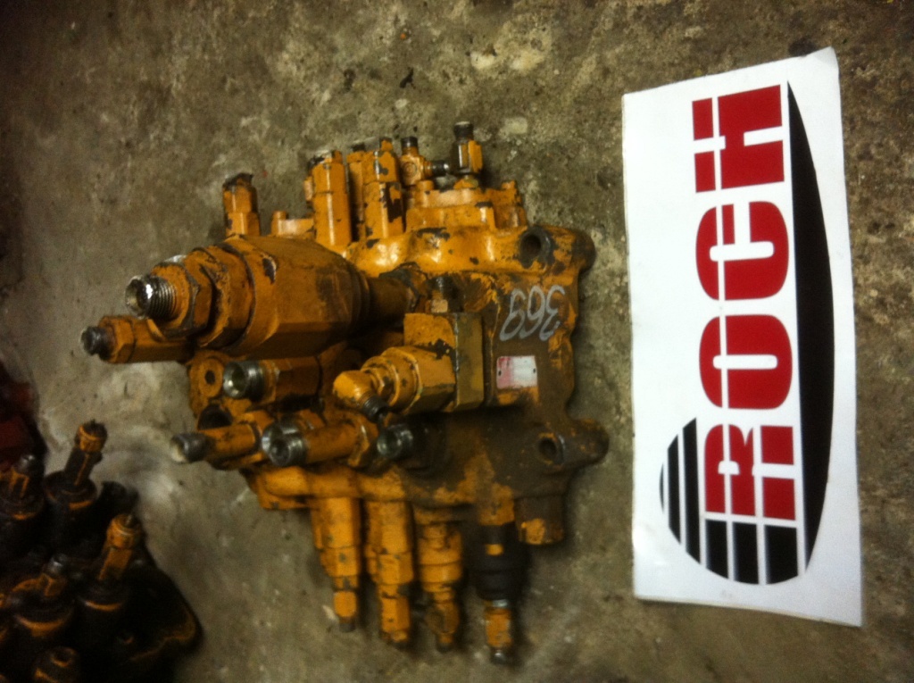 SHIBAURA U22T6A20MD-65 - 4 SEKCYJNY - Hidraulikus szelep - Építőipari gépek: 1 kép. SHIBAURA U22T6A20MD-65 - 4 SEKCYJNY - Hidraulikus szelep - Építőipari gépek: 1 kép.
