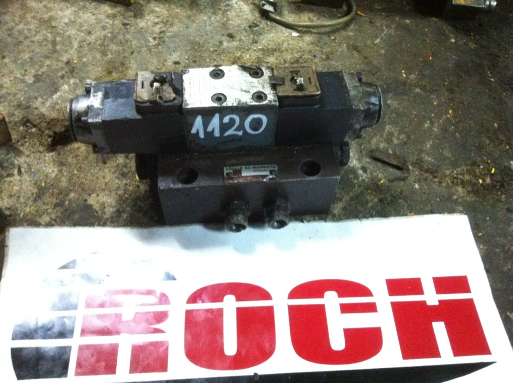 VOGELE 682440200 - 1 SEKCYJNY + 4WE5F6.2/G12NZ S073 406830 + CEWKI 12V 26W - Hidraulikus szelep - Építőipari gépek: 1 kép. VOGELE 682440200 - 1 SEKCYJNY + 4WE5F6.2/G12NZ S073 406830 + CEWKI 12V 26W - Hidraulikus szelep - Építőipari gépek: 1 kép.