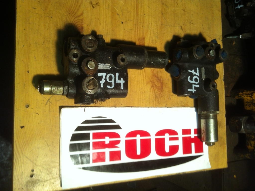 WABCO 0034773970150 4773970126 - Hidraulikus szelep - Építőipari gépek: 1 kép. WABCO 0034773970150 4773970126 - Hidraulikus szelep - Építőipari gépek: 1 kép.