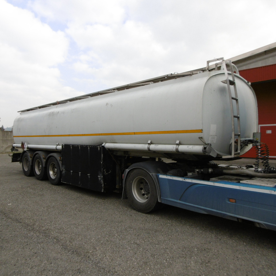 BOLGAN SAMPI TE500 DUAL - Tartályos félpótkocsi: 1 kép. BOLGAN SAMPI TE500 DUAL - Tartályos félpótkocsi: 1 kép.