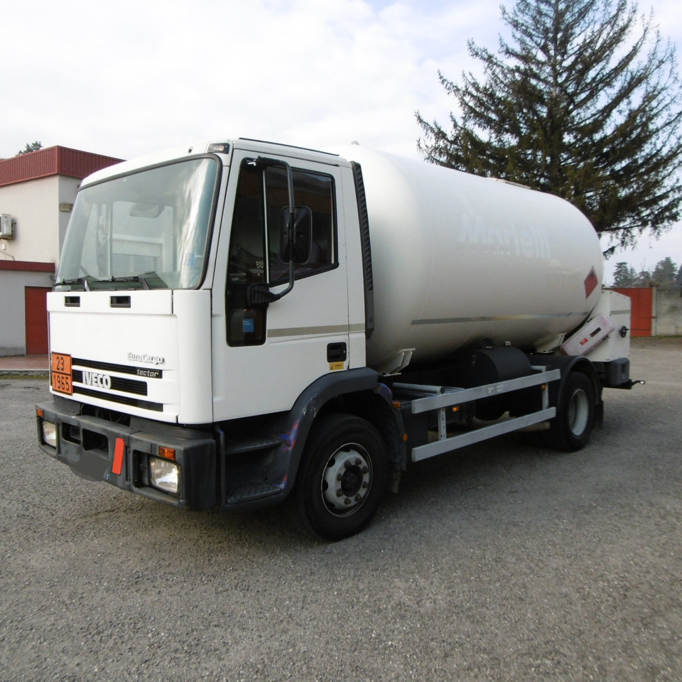 IVECO 130.24 LPG GAS Tank - Tartályos teherautó: 2 kép. IVECO 130.24 LPG GAS Tank - Tartályos teherautó: 2 kép.