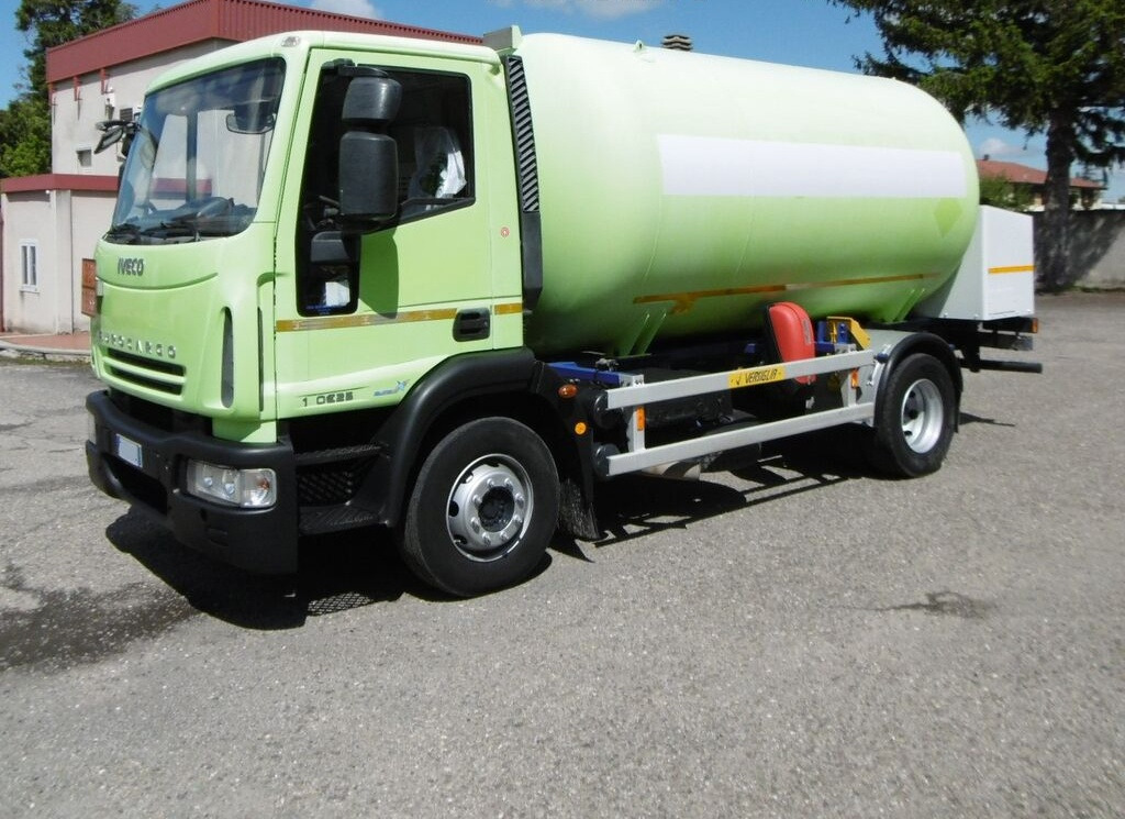 IVECO LPG GAS Tank - Tartályos teherautó: 2 kép. IVECO LPG GAS Tank - Tartályos teherautó: 2 kép.