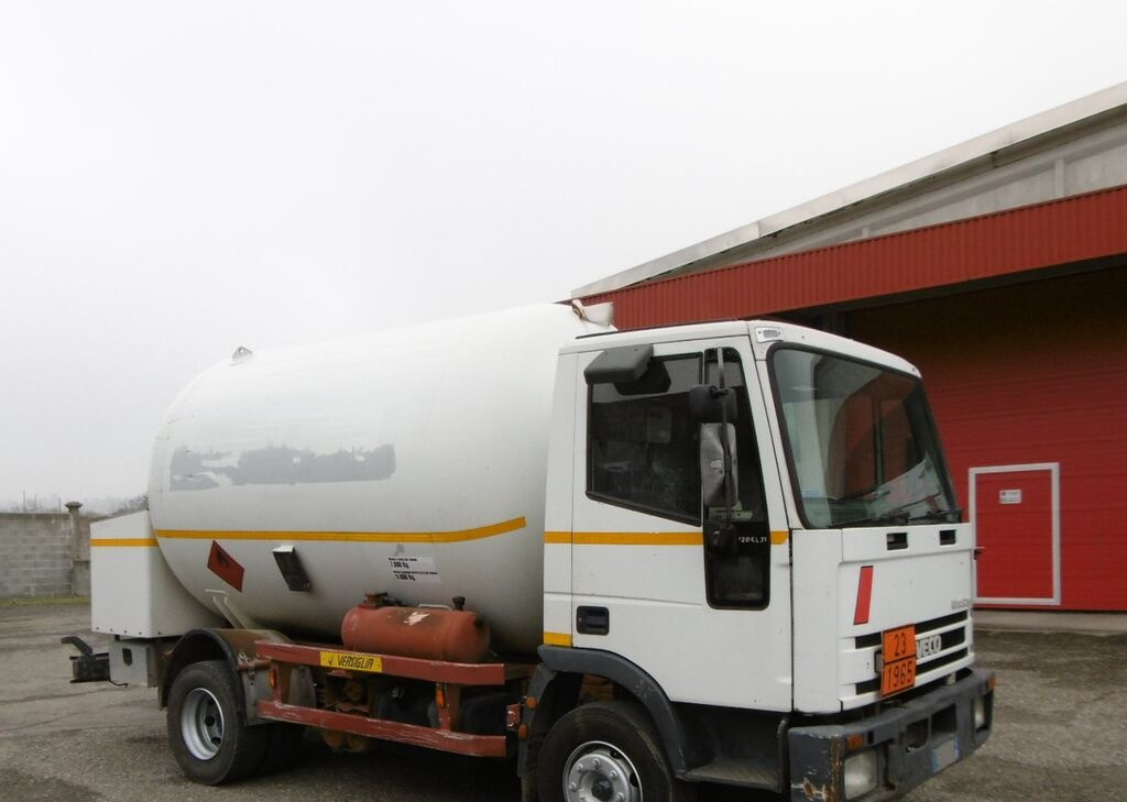 IVECO - Tartályos teherautó: 1 kép. IVECO - Tartályos teherautó: 1 kép.