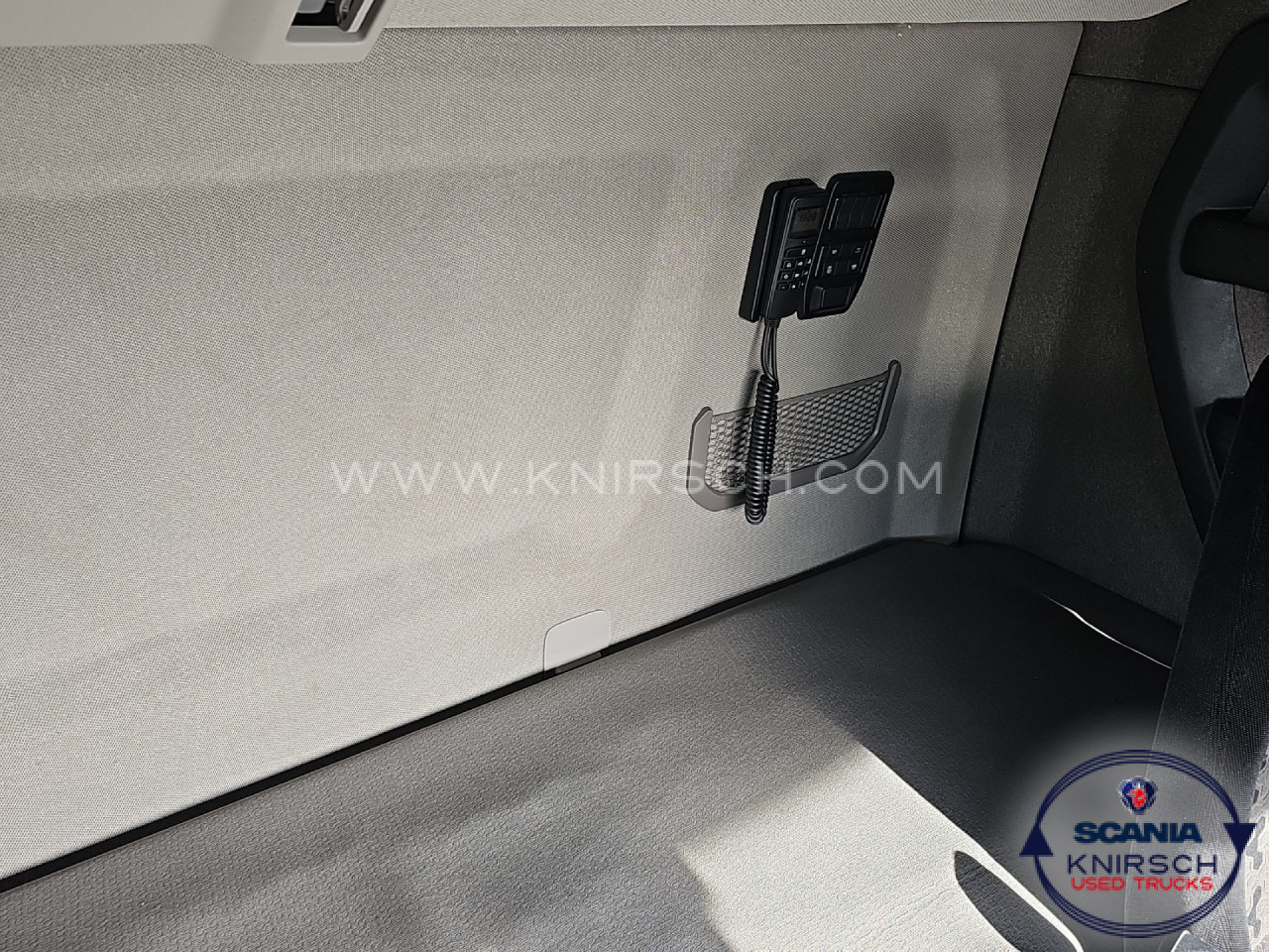 SCANIA R 450 A4x2NA - Nyergesvontató: 3 kép. SCANIA R 450 A4x2NA - Nyergesvontató: 3 kép.