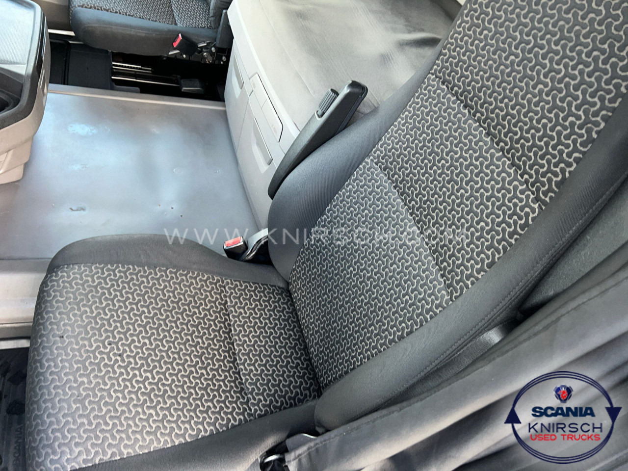 SCANIA R450A4X2NA PTO ADR FL - Nyergesvontató: 4 kép. SCANIA R450A4X2NA PTO ADR FL - Nyergesvontató: 4 kép.