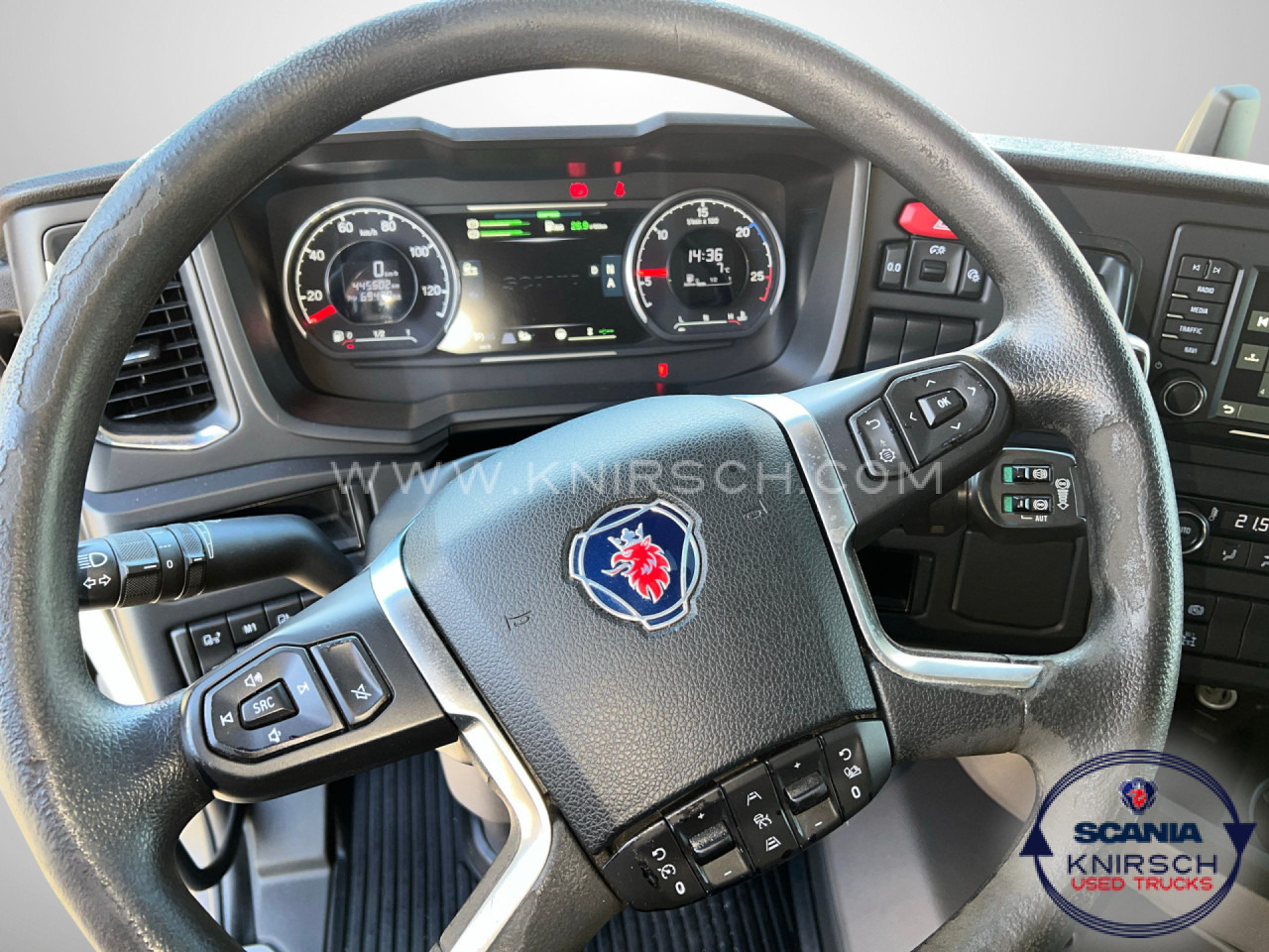 SCANIA R450A4X2NA PTO ADR FL - Nyergesvontató: 2 kép. SCANIA R450A4X2NA PTO ADR FL - Nyergesvontató: 2 kép.