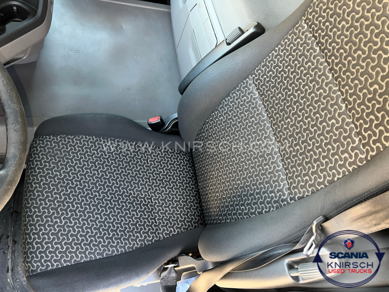 SCANIA R450A4X2NA PTO ADR FL - Nyergesvontató: 4 kép. SCANIA R450A4X2NA PTO ADR FL - Nyergesvontató: 4 kép.