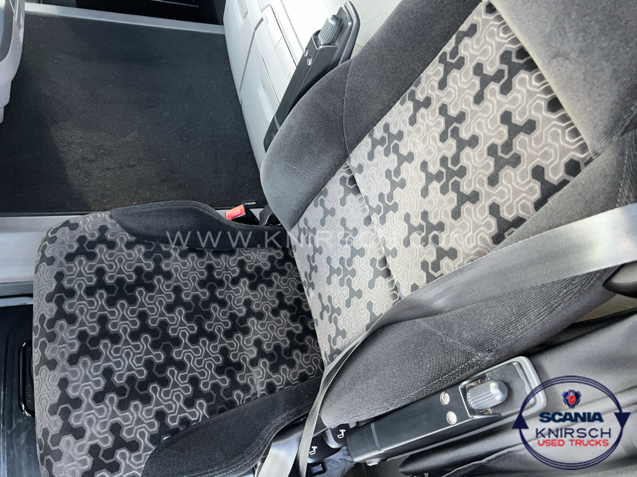 SCANIA R450A4x2LA - Nyergesvontató: 4 kép. SCANIA R450A4x2LA - Nyergesvontató: 4 kép.