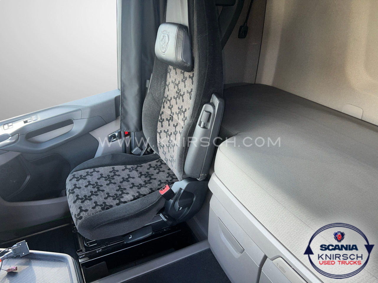 SCANIA R450A4x2LA - Nyergesvontató: 5 kép. SCANIA R450A4x2LA - Nyergesvontató: 5 kép.