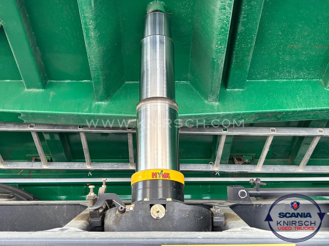 SCANIA P280B4x2HZ 3-Seiten Kipper / Bordmatic / HYVA - Billenőplatós teherautó: 4 kép. SCANIA P280B4x2HZ 3-Seiten Kipper / Bordmatic / HYVA - Billenőplatós teherautó: 4 kép.