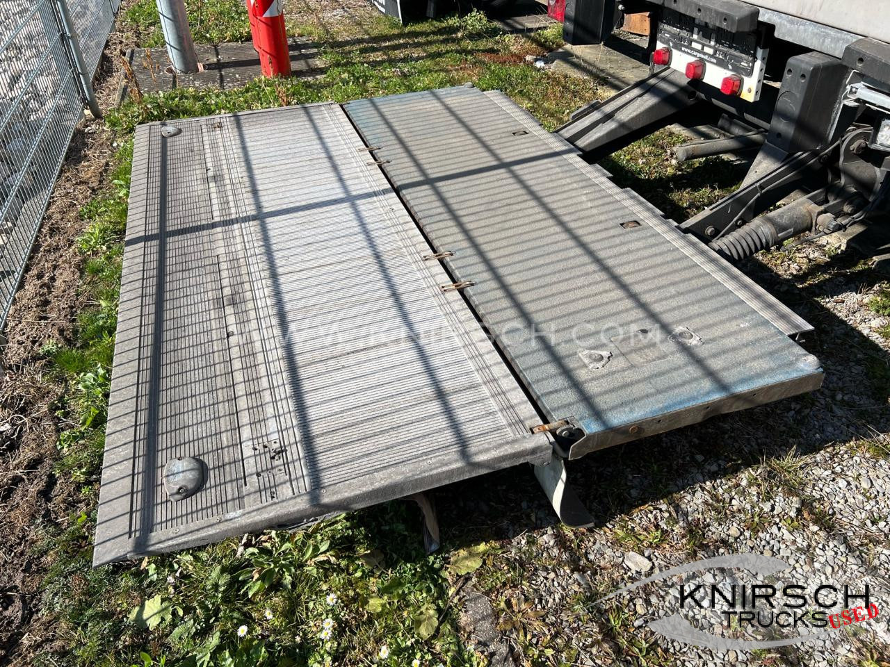 SCHMITZ SKO 24 Doppelstock, LBW 2000 kg, Liftachse - Félpótkocsi hőszigetelt: 5 kép. SCHMITZ SKO 24 Doppelstock, LBW 2000 kg, Liftachse - Félpótkocsi hőszigetelt: 5 kép.