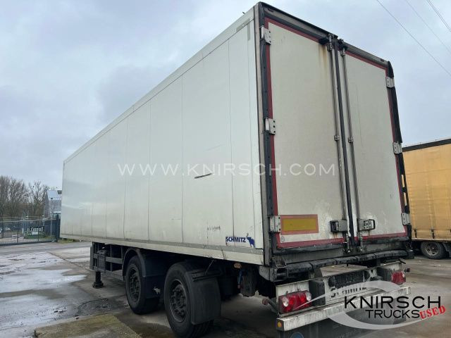 Schmitz Cargobull Kühlkoffer SKO18 Lenkachse - Félpótkocsi dobozos: 3 kép. Schmitz Cargobull Kühlkoffer SKO18 Lenkachse - Félpótkocsi dobozos: 3 kép.