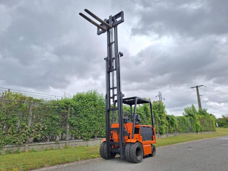 Carer R45N5 - Elektromos targonca: 5 kép. Carer R45N5 - Elektromos targonca: 5 kép.