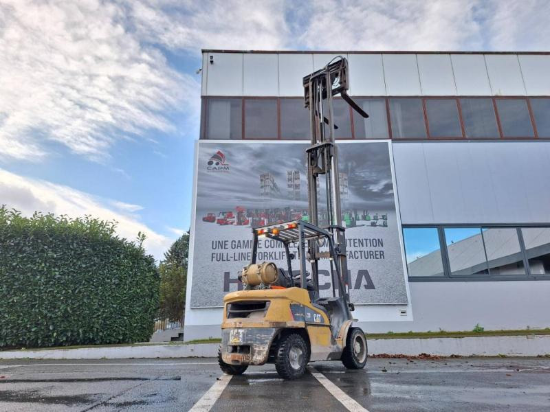 Gázüzemű targonca Caterpillar GP30NT: 10 kép. Gázüzemű targonca Caterpillar GP30NT: 10 kép.