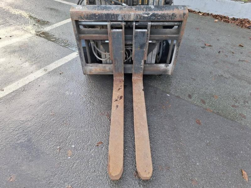 Gázüzemű targonca Caterpillar GP30NT: 12 kép. Gázüzemű targonca Caterpillar GP30NT: 12 kép.