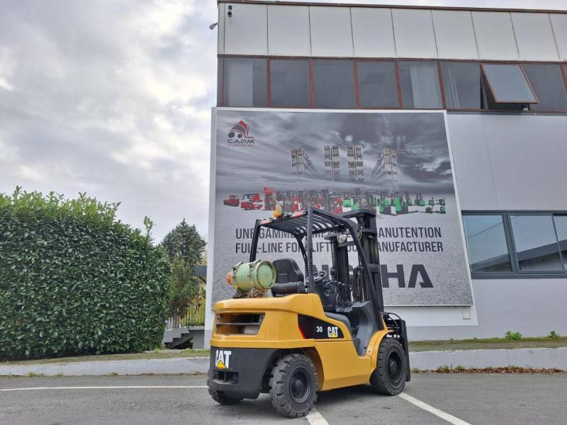 Caterpillar GP30NTD - Gázüzemű targonca: 5 kép. Caterpillar GP30NTD - Gázüzemű targonca: 5 kép.