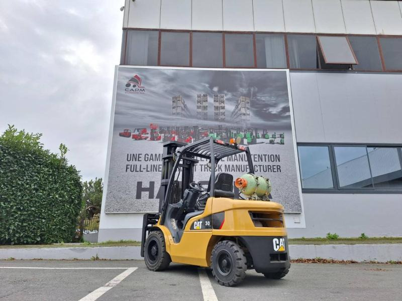Caterpillar GP30NTD - Gázüzemű targonca: 4 kép. Caterpillar GP30NTD - Gázüzemű targonca: 4 kép.