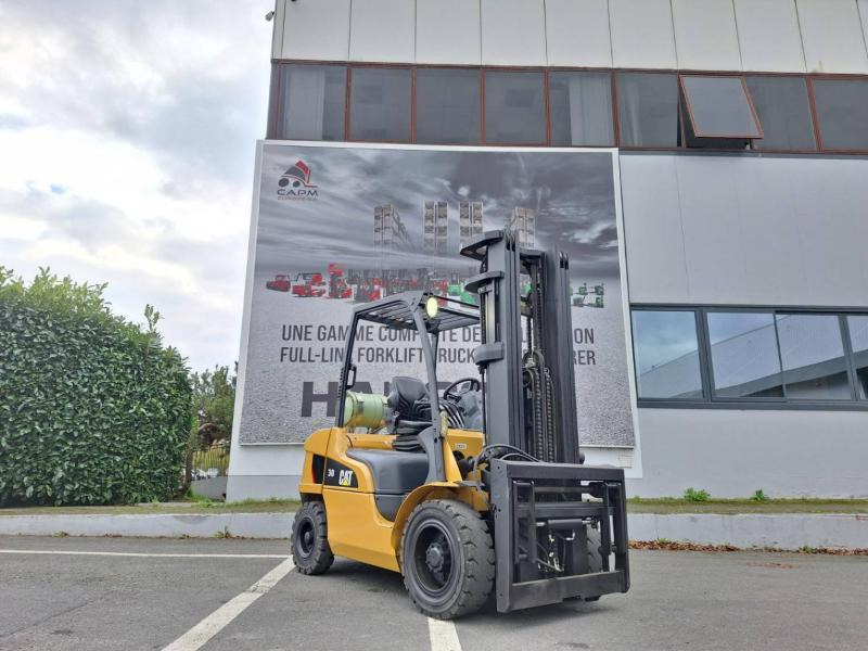 Caterpillar GP30NTD - Gázüzemű targonca: 2 kép. Caterpillar GP30NTD - Gázüzemű targonca: 2 kép.