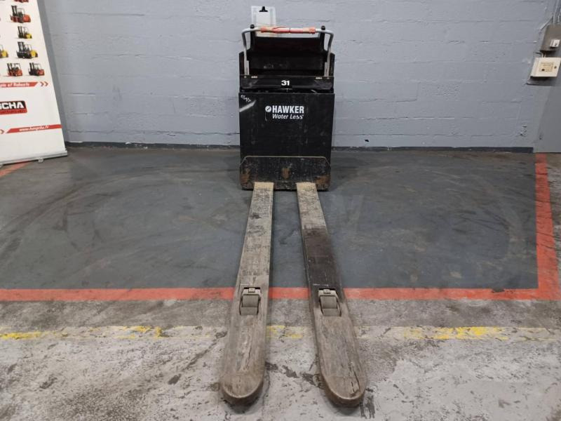 Caterpillar NO20NE - Komissiózó targoncá: 4 kép. Caterpillar NO20NE - Komissiózó targoncá: 4 kép.