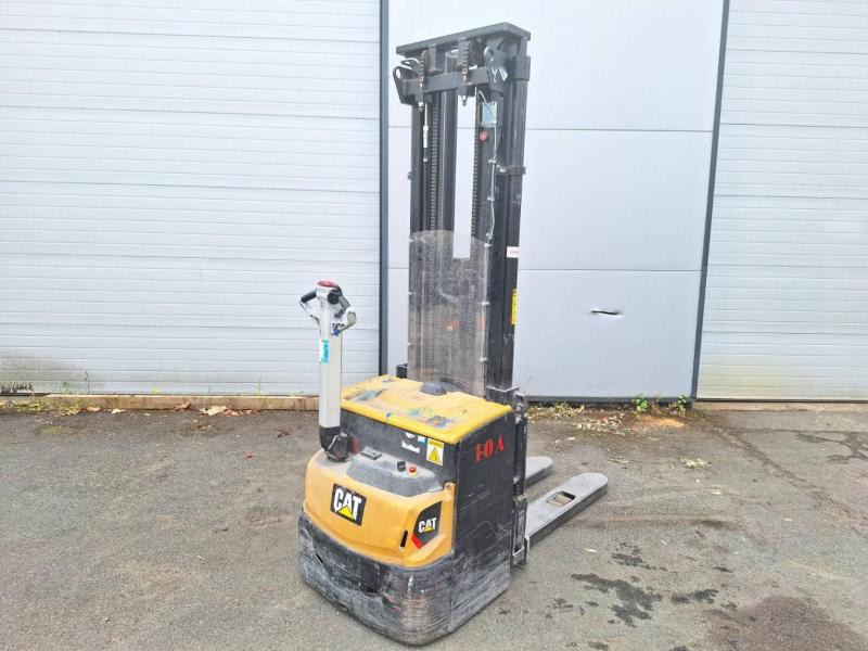 Caterpillar NSP16N2 - Emelőtargoncá: 1 kép. Caterpillar NSP16N2 - Emelőtargoncá: 1 kép.
