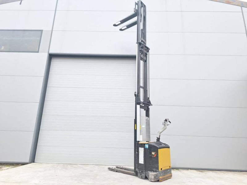 Caterpillar NSV16Ni lízing Caterpillar NSV16Ni: 16 kép.