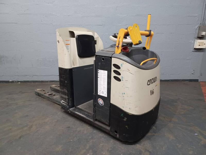 Crown GPC3020 - Komissiózó targoncá: 3 kép. Crown GPC3020 - Komissiózó targoncá: 3 kép.