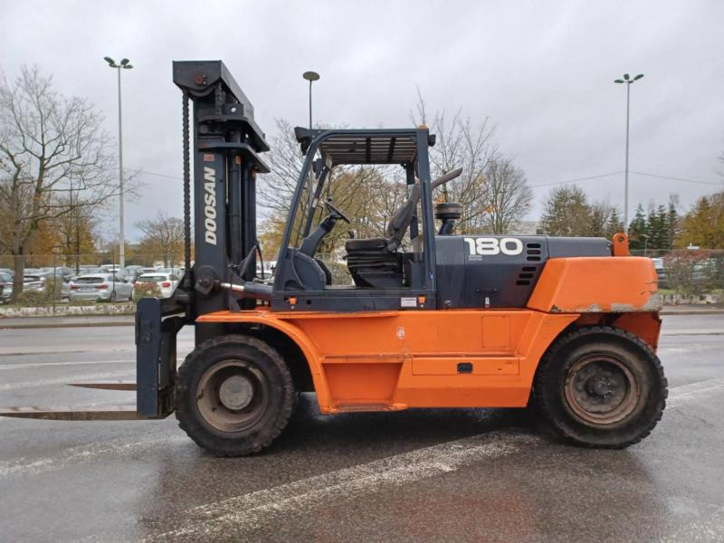 Doosan D1808-S - Dízel targonca: 5 kép. Doosan D1808-S - Dízel targonca: 5 kép.