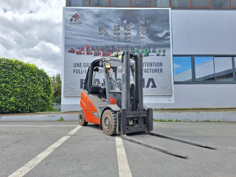 Fenwick H30 T - 02 - Gázüzemű targonca: 2 kép. Fenwick H30 T - 02 - Gázüzemű targonca: 2 kép.